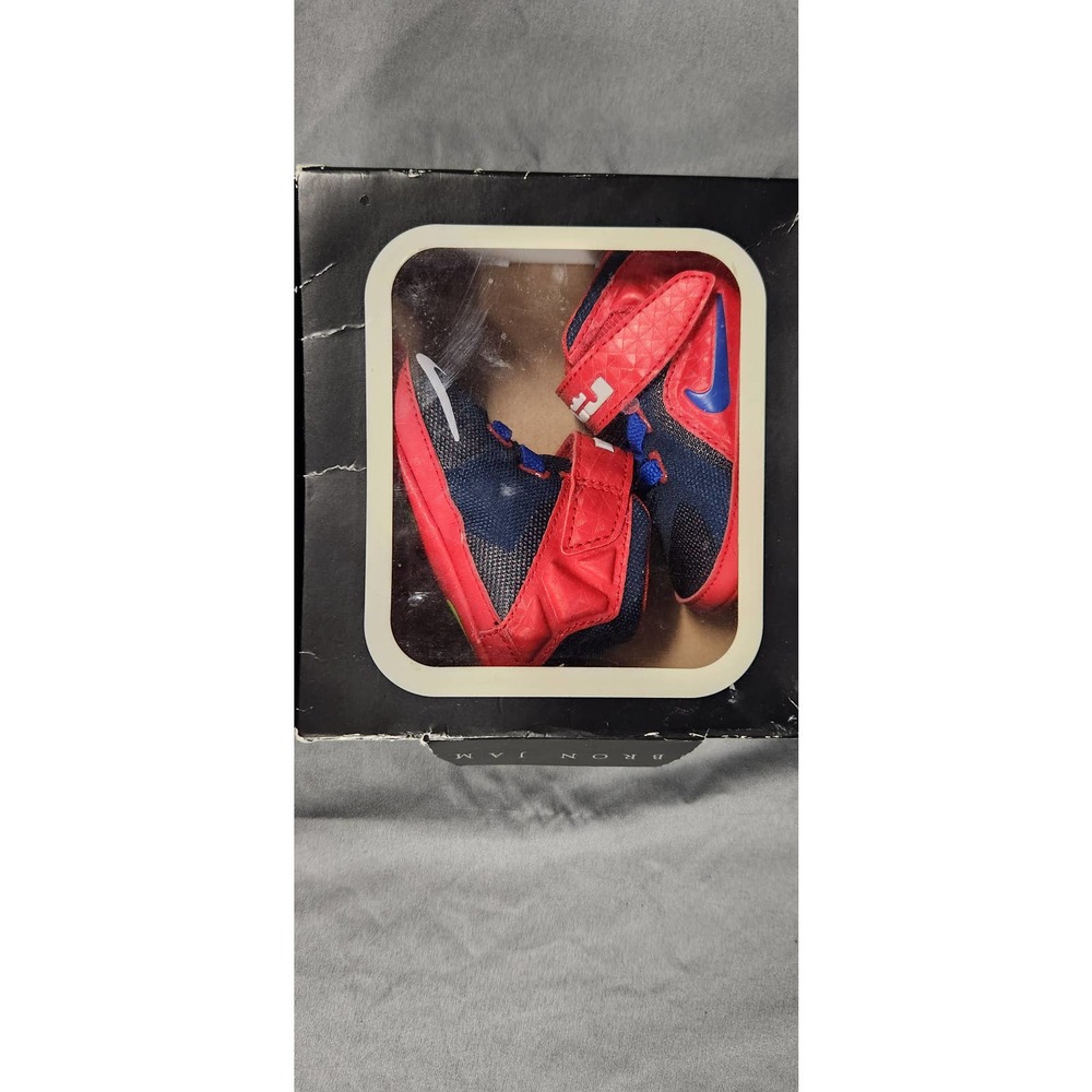 BABY NIKE LEBRON THE TWELVE SHOES SIZE 2C